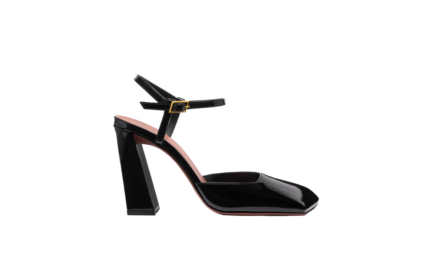Visuel 1 : Collection Amina Muaddi Bordeaux | Escarpin Charlotte en cuir vernis noir | Boutique de chaussures de Luxe Parenthese