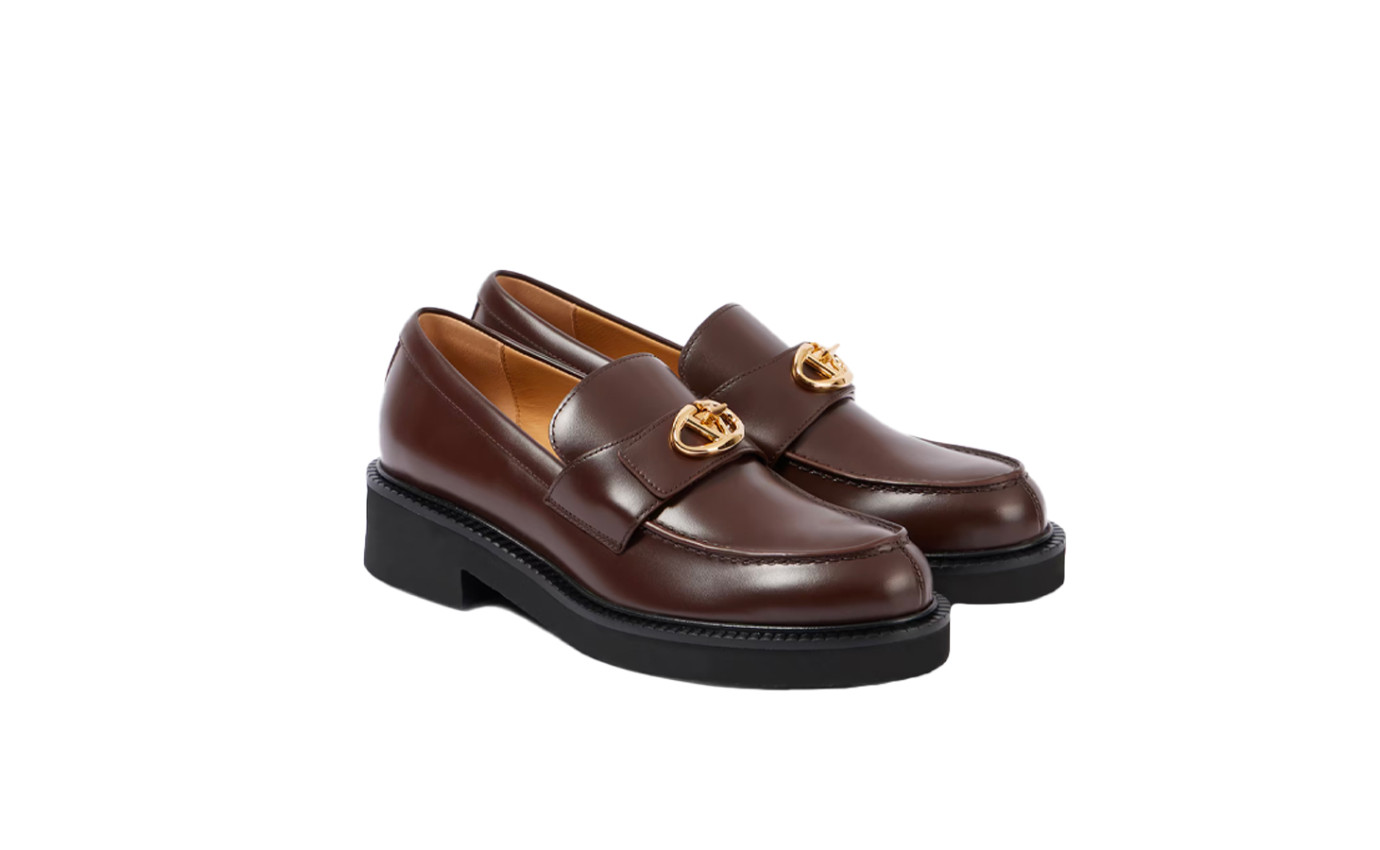 Visuel 1 : Collection Valentino Garavani Bordeaux | Mocassin Vlogo en cuir marron | Chaussures de Luxe Parenthese Bordeaux