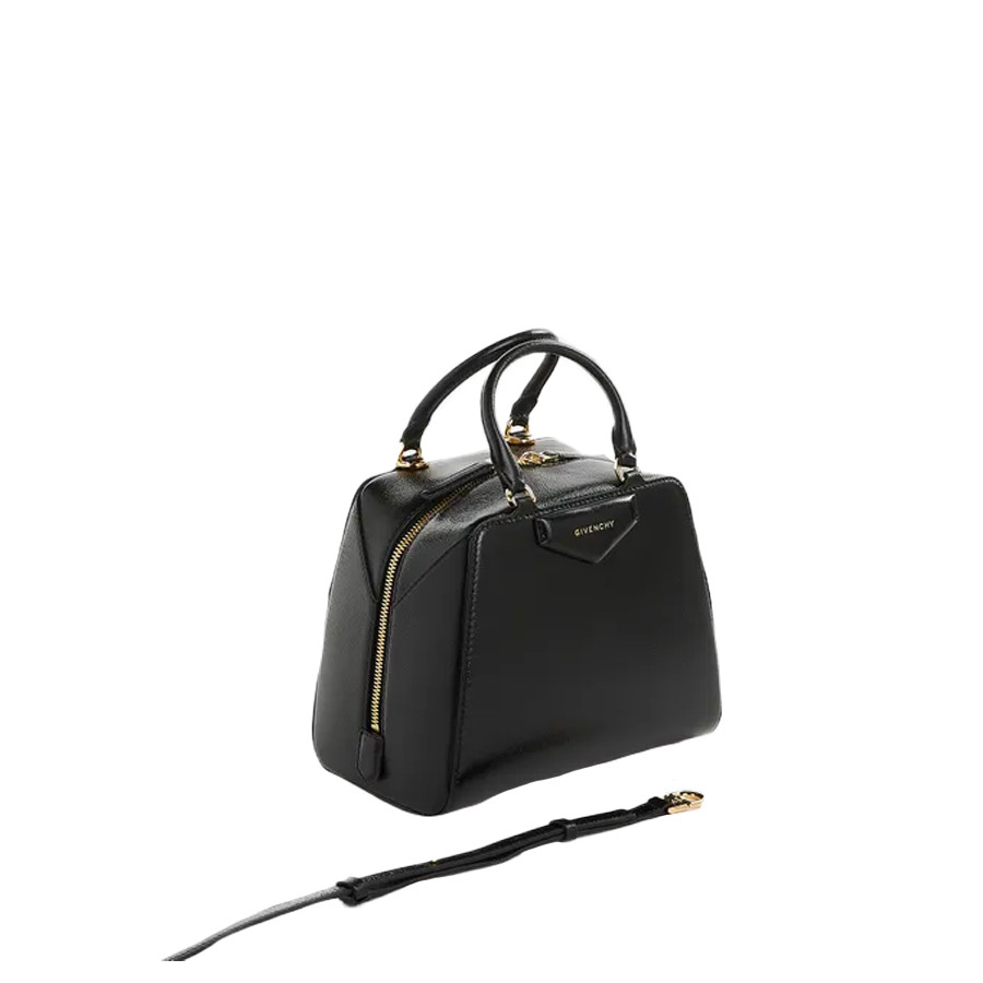 Visuel 2 : Collection Givenchy Bordeaux | Sac Antigona Cube en cuir Noir| Sacs de Luxe Parenthese Bordeaux