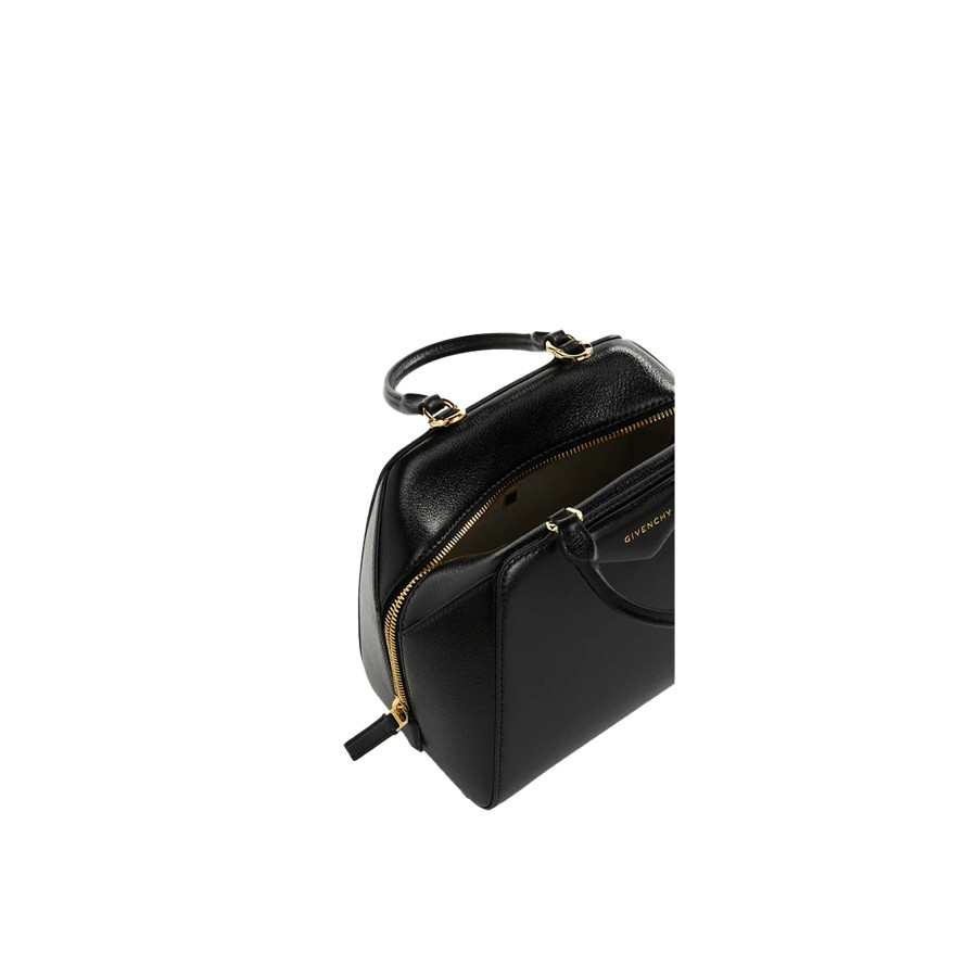 Visuel 3 : Collection Givenchy Bordeaux | Sac Antigona Cube en cuir Noir| Sacs de Luxe Parenthese Bordeaux