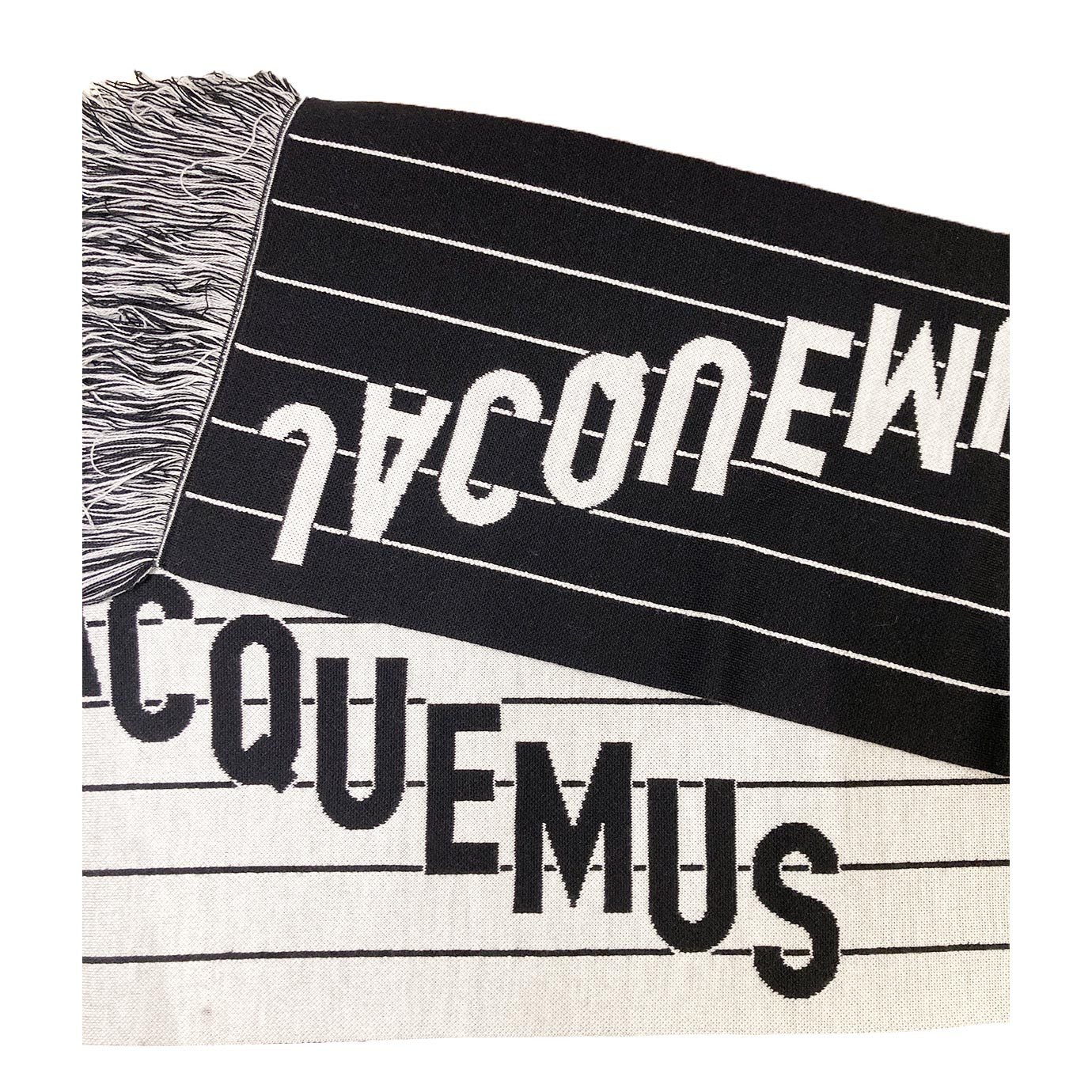 Visuel 2 : Collection Jacquemus Bordeaux | Echarpe Liga noir et blanc | Boutique d'accesoires de Luxe Parenthese Bordeaux