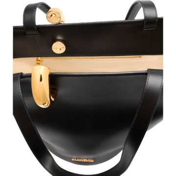 Visuel 4 : Collection Jacquemus| Sac Le Bambola moyen en cuir lisse noir| Boutique de sacs de Luxe Parenthese Bordeaux
