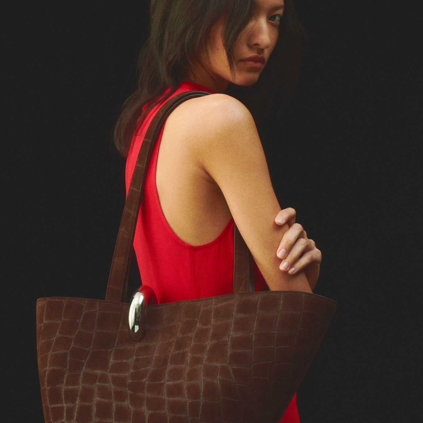 Visuel 5 : Collection Jacquemus| Sac Le Bambola moyen marron croco | Boutique de sacs de Luxe Parenthese Bordeaux