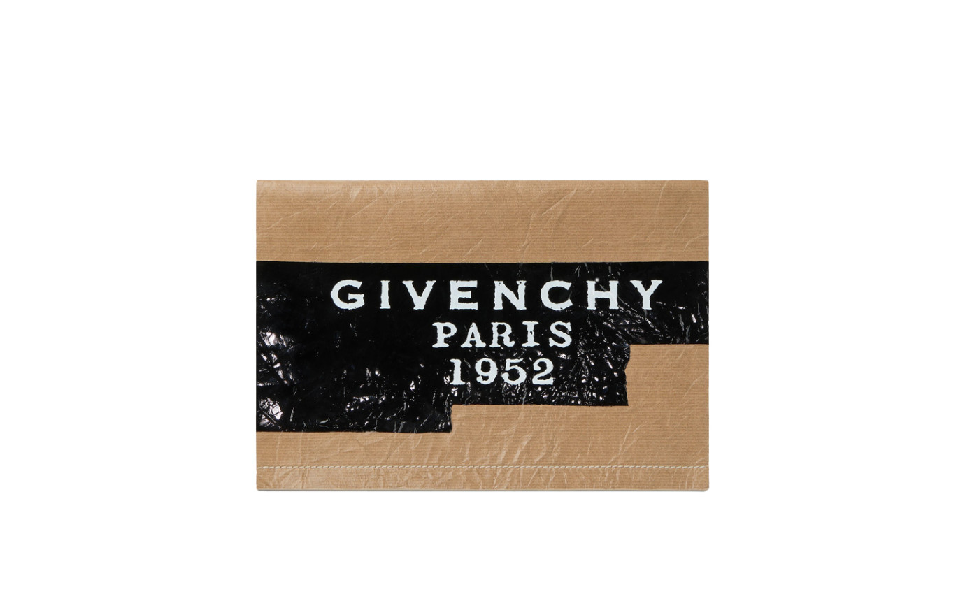 Visuel 1 : Collection Givenchy Bordeaux | Pochette Tape beige camel | Sacs de Luxe Parenthese Bordeaux