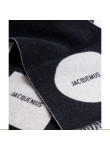 Visuel 2 : Collection Jacquemus Bordeaux | Echarpe Rond Carré Noir | Accessoires de Luxe Parenthese Bordeaux