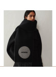 Visuel 3 : Collection Jacquemus Bordeaux | Echarpe Rond Carré Noir | Accessoires de Luxe Parenthese Bordeaux