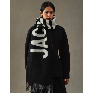 Visuel 3 : Jacquemus | L'écharpe Jacquemus Noir | Boutique Parenthese Bordeaux