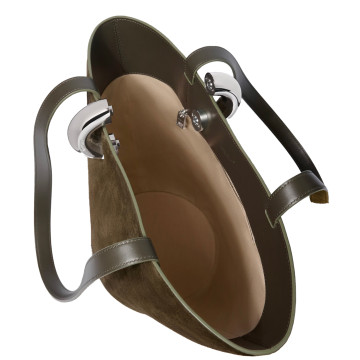 Visuel 4 : Collection Jacquemus| Sac Le Bambola moyen kaki | Boutique de sacs de Luxe Parenthese Bordeaux