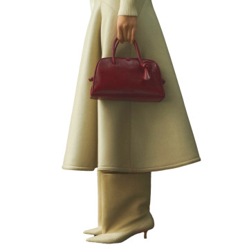 Visuel 5 :  Jacquemus | Le Petit Turismo burgundy |Boutique Parenthese |Sac de luxe pour femme