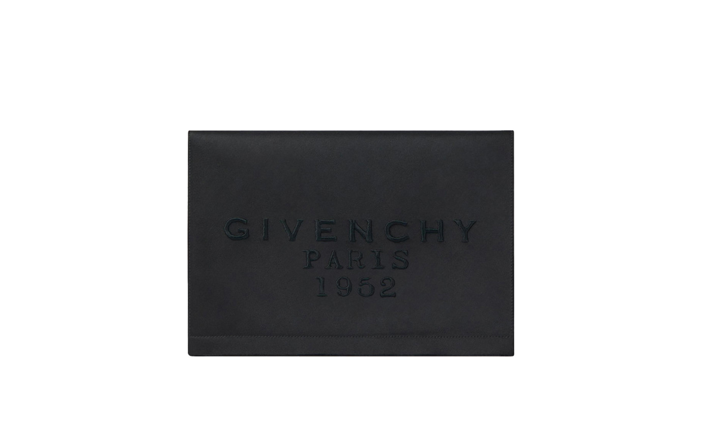 Visuel 1 : Collection Givenchy Bordeaux | Pochette Tape satin noir | Sacs de Luxe Parenthese Bordeaux