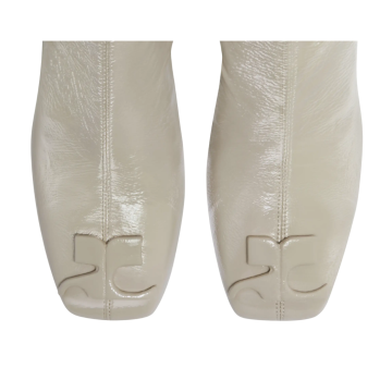 Visuel 4 : Collection Courrèges Bordeaux | Boots Réédition en vinyl gris| Boutique Parenthese