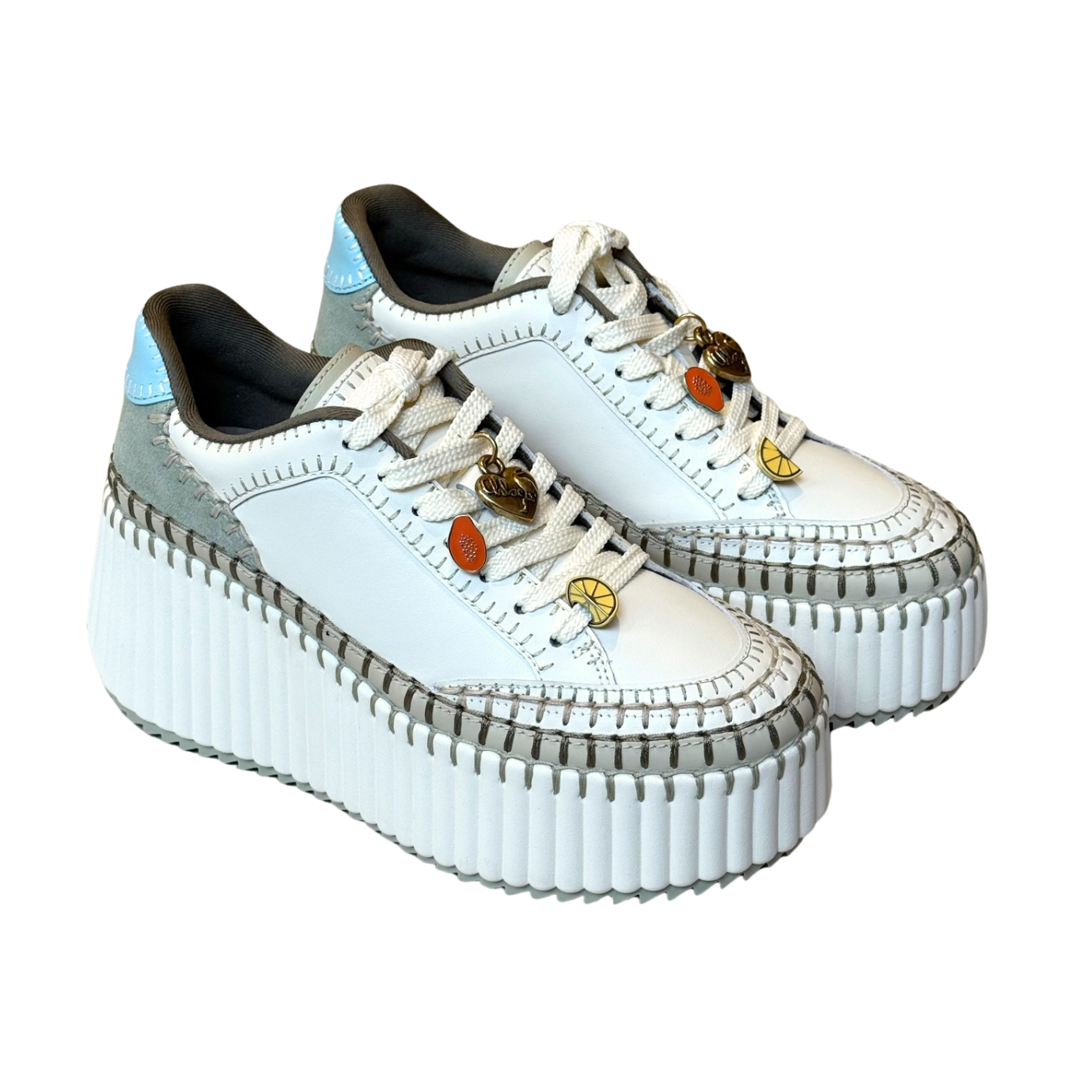 Visuel 2 : Collection Chloé Bordeaux | Sneakers Nama compensée kaki et bleu | Boutique de chaussures de Luxe Parenthese Bordeaux