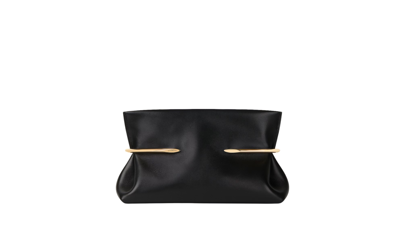 Visuel 1 : Givenchy | Pochette Pinch souple cuir noir | Boutique de sacs luxe Parenthese Bordeaux