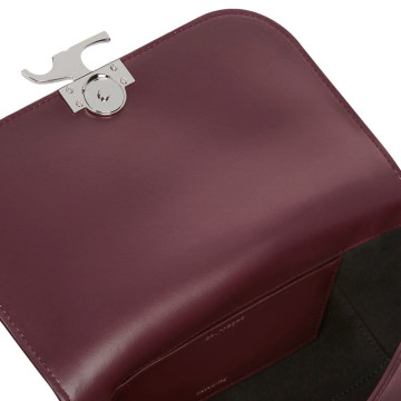 Visuel 4 : Courrèges | Sac Icotype en cuir de veau liss burgundy | Boutique Parenthese Bordeaux