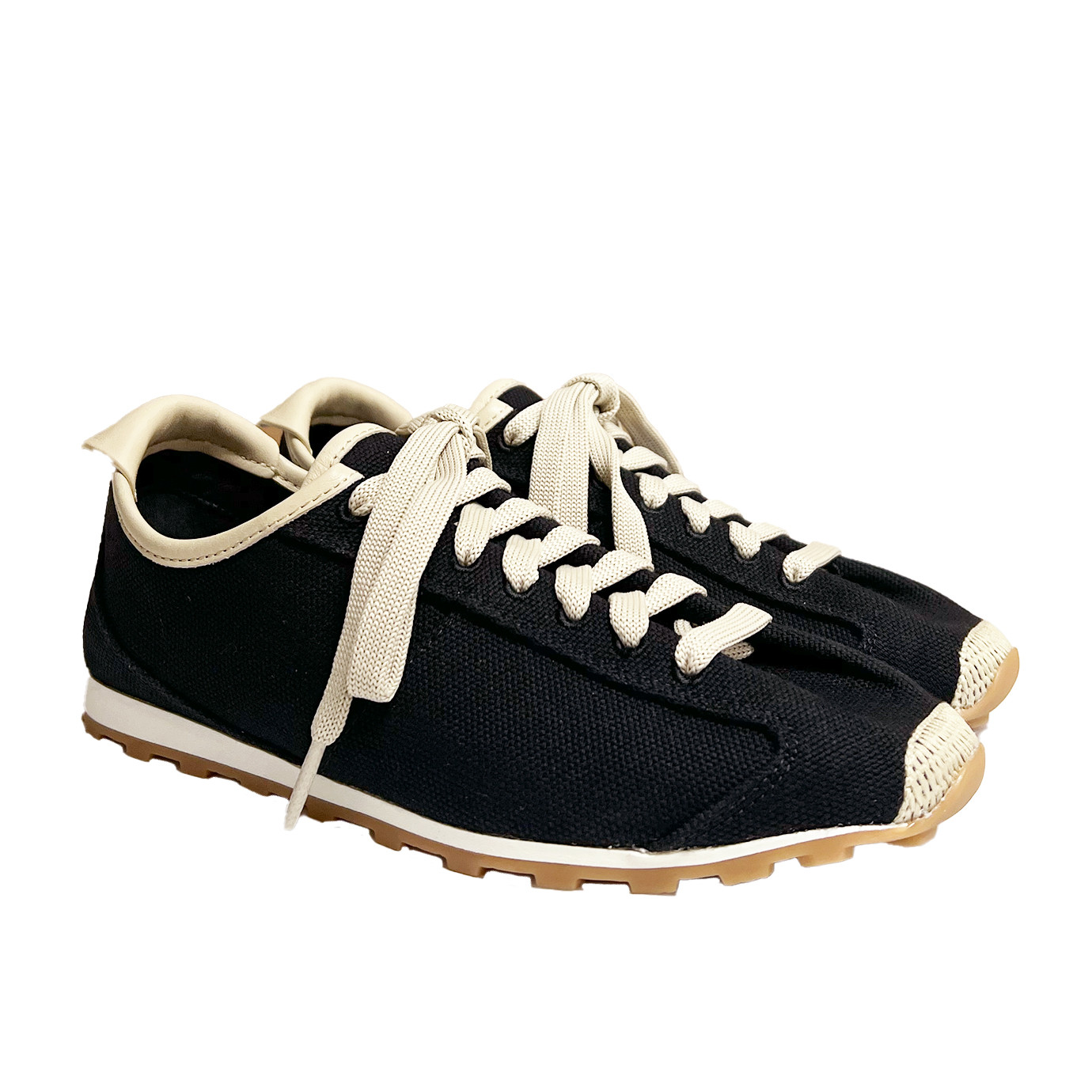 Visuel 2 : Collection Jacquemus Bordeaux | Sneakers les Tennis en toile de coton noir| Parenthese Bordeaux