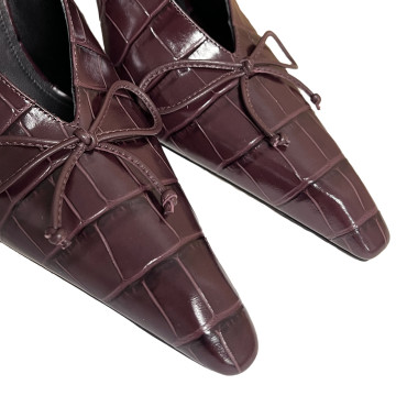 Visuel 3 : Collection Jacquemus Bordeaux | Les slingbacks en cuir effet croco burgundy| Parenthese Bordeaux