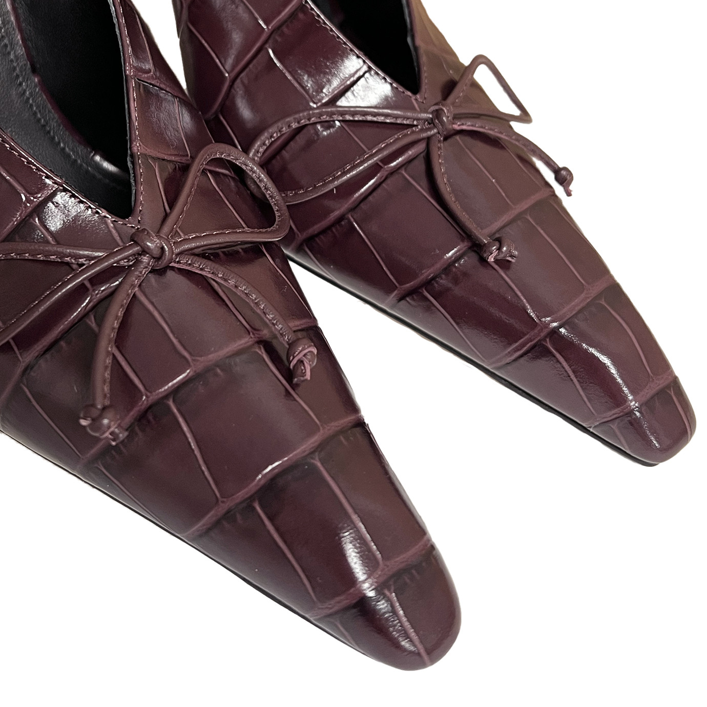 Visuel 3 : Collection Jacquemus Bordeaux | Les slingbacks en cuir effet croco burgundy| Parenthese Bordeaux