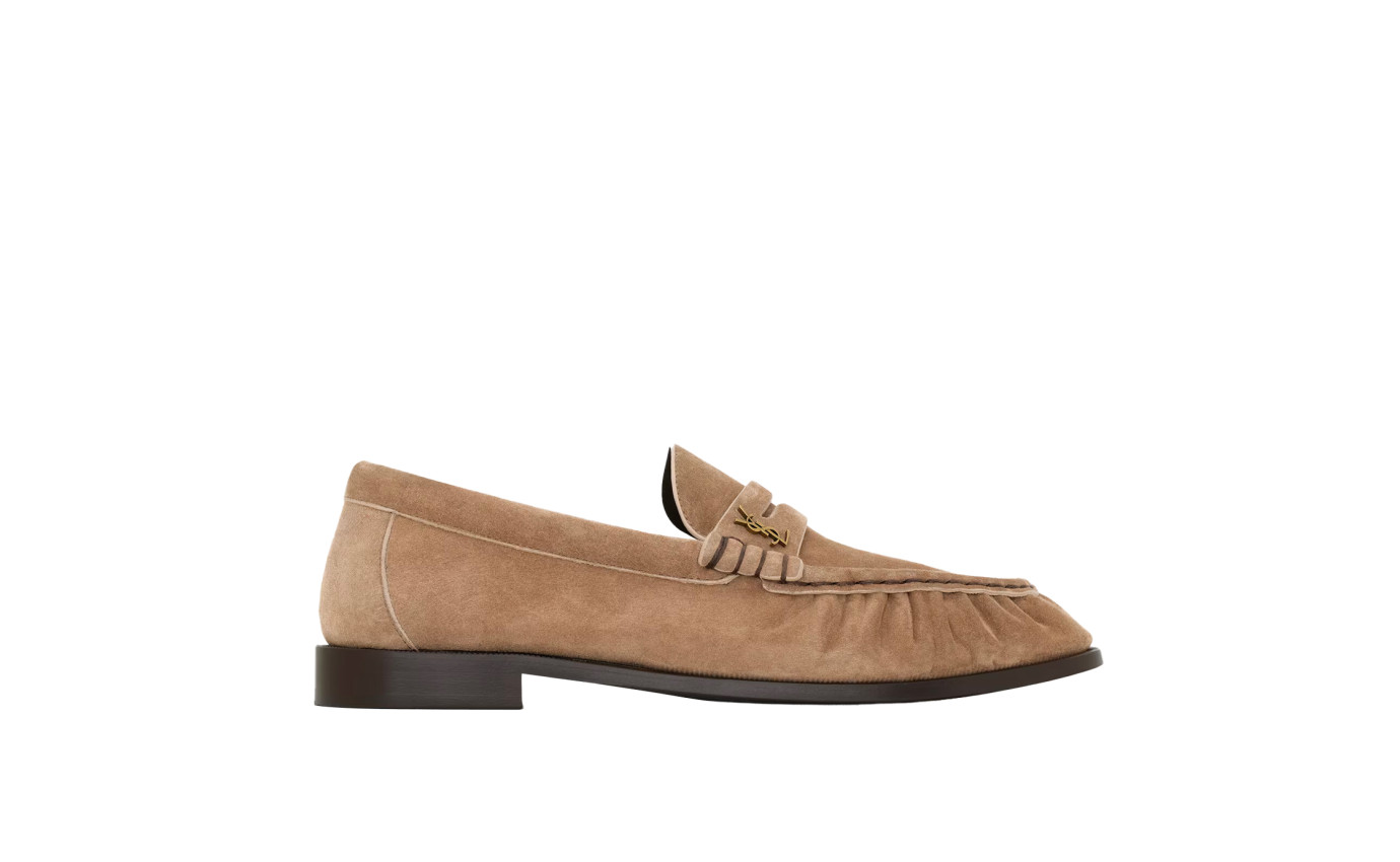 Visuel 1 : Saint Laurent Chaussure | Le loafer Supple en veau velours nude | Boutique Parenthese Bordeaux