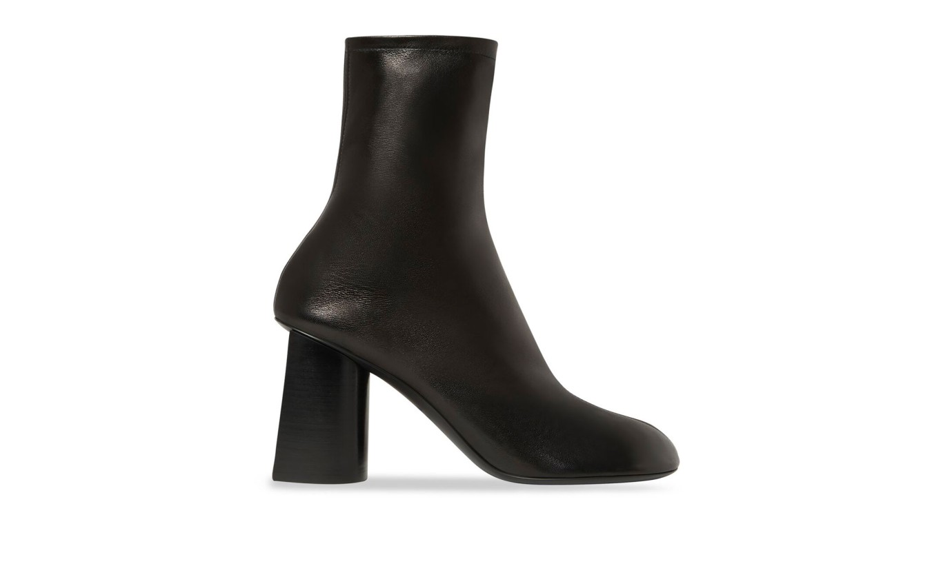 Visuel 1 : Collection Balenciaga Bordeaux | Bottine Glove en cuir noir | Boutique de chaussures de Luxe Parenthese Bordeaux